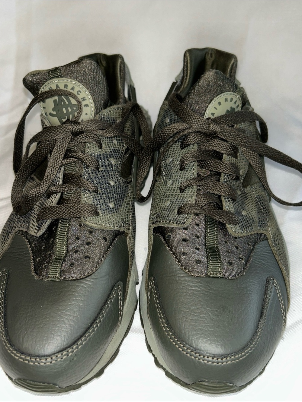 Nike Men’s Olive Green/Black Athletic Sneakers